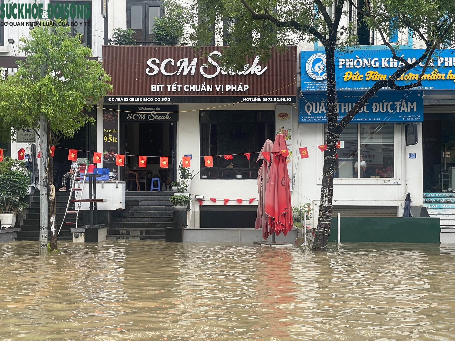 Hà Nội: 'Ốc đảo An Khánh' lại chìm trong biển nước sau mưa- Ảnh 4. Hà Nội: 'Ốc đảo An Khánh' lại chìm trong biển nước sau mưa- Ảnh 4.