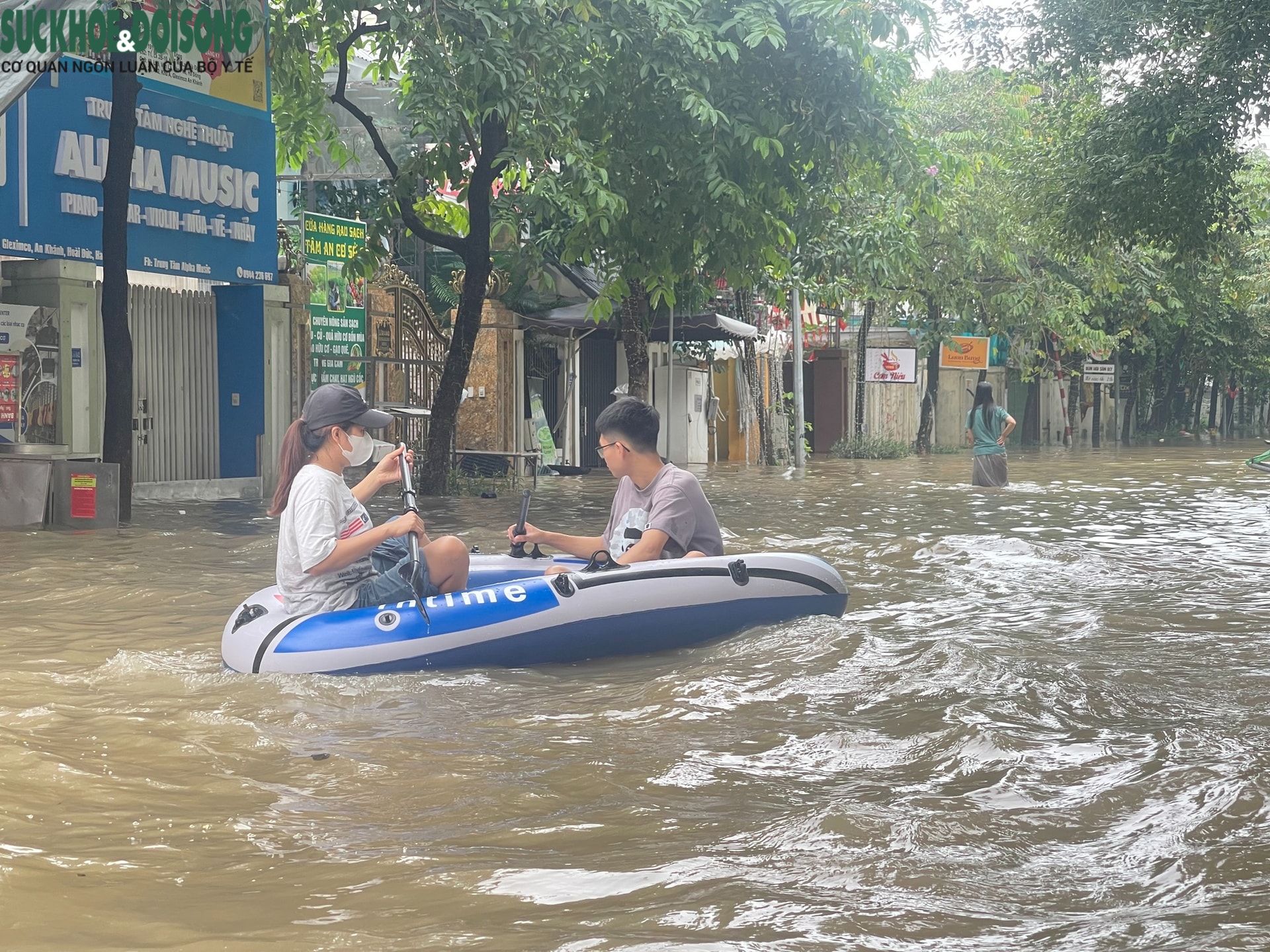 Hà Nội: 'Ốc đảo An Khánh' lại chìm trong biển nước sau mưa- Ảnh 6. Hà Nội: 'Ốc đảo An Khánh' lại chìm trong biển nước sau mưa- Ảnh 6.