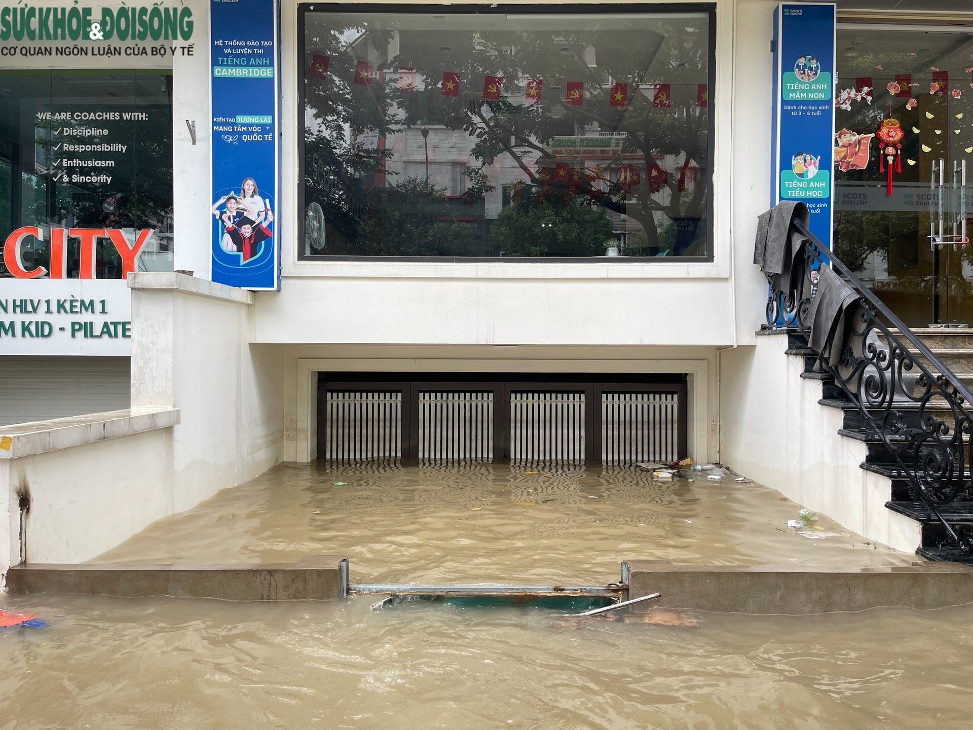 Hà Nội: 'Ốc đảo An Khánh' lại chìm trong biển nước sau mưa- Ảnh 8. Hà Nội: 'Ốc đảo An Khánh' lại chìm trong biển nước sau mưa- Ảnh 8.