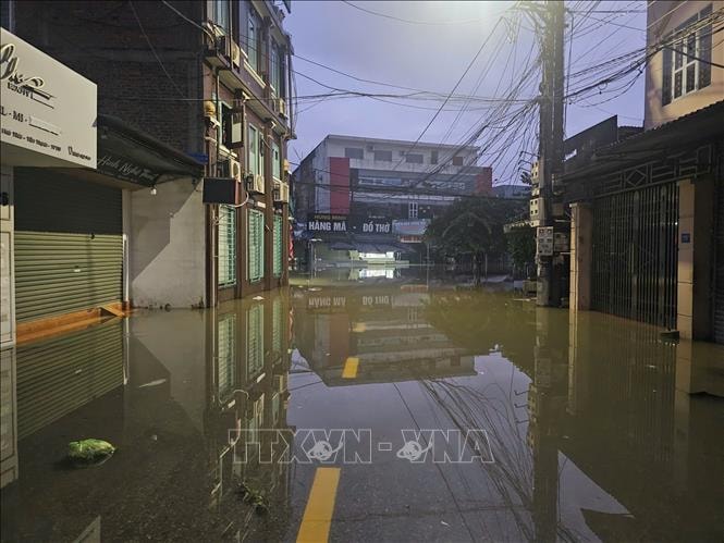 Sáng 8/10, trung tâm tỉnh Thái Nguyên vẫn chìm trong 'biển nước'- Ảnh 2. Sáng 8/10, trung tâm tỉnh Thái Nguyên vẫn chìm trong 'biển nước'- Ảnh 2.