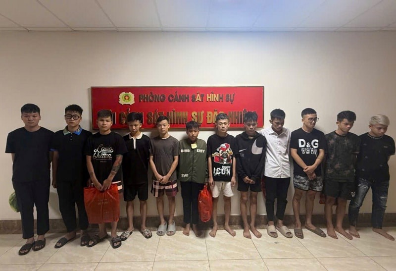 Điều tra nhóm thanh niên Hải Phòng gây náo loạn đường phố trong lúc rạng sáng- Ảnh 2. Điều tra nhóm thanh niên Hải Phòng gây náo loạn đường phố trong lúc rạng sáng- Ảnh 2.