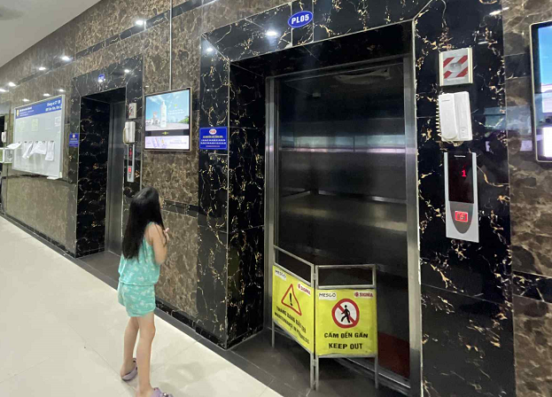 Vụ trẻ ném dép trúng van nước chữa cháy: Tiết lộ về số tiền gia đình phải đền bù- Ảnh 2. Vụ trẻ ném dép trúng van nước chữa cháy: Tiết lộ về số tiền gia đình phải đền bù- Ảnh 2.