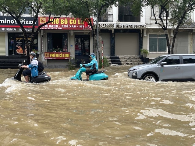 Hà Nội: 'Ốc đảo An Khánh' lại chìm trong biển nước sau mưa- Ảnh 2. Hà Nội: 'Ốc đảo An Khánh' lại chìm trong biển nước sau mưa- Ảnh 2.
