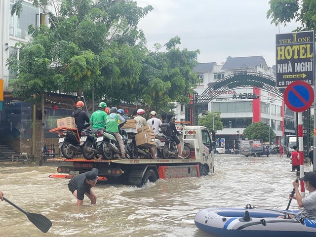Hà Nội: 'Ốc đảo An Khánh' lại chìm trong biển nước sau mưa- Ảnh 7. Hà Nội: 'Ốc đảo An Khánh' lại chìm trong biển nước sau mưa- Ảnh 7.