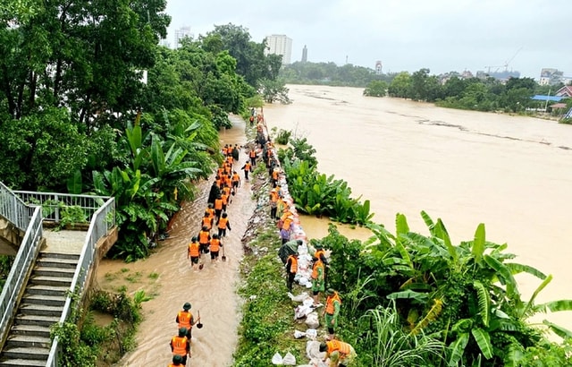 Ứng phó với lũ đặc biệt lớn trên sông Cầu và sông Thương- Ảnh 2. Ứng phó với lũ đặc biệt lớn trên sông Cầu và sông Thương- Ảnh 2.
