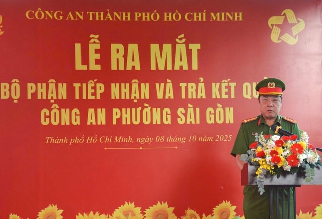 Công an cấp xã TPHCM đồng loạt ra mắt bộ phận một cửa phục vụ người dân- Ảnh 1. Công an cấp xã TPHCM đồng loạt ra mắt bộ phận một cửa phục vụ người dân- Ảnh 1.
