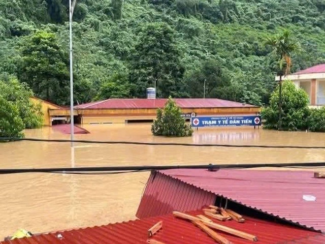 Thái Nguyên ngập lụt lịch sử, nhiều cơ sở y tế bị cô lập, chìm trong biển nước- Ảnh 1. Thái Nguyên ngập lụt lịch sử, nhiều cơ sở y tế bị cô lập, chìm trong biển nước- Ảnh 1.