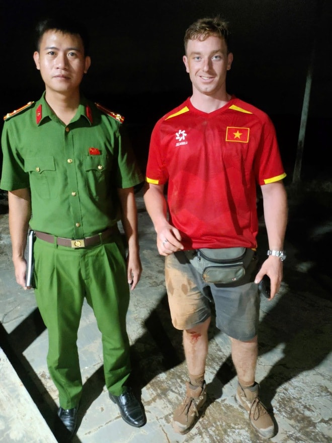 Giải cứu hai du khách Hà Lan gặp nạn giữa rừng trong đêm mưa- Ảnh 3. Giải cứu hai du khách Hà Lan gặp nạn giữa rừng trong đêm mưa- Ảnh 3.