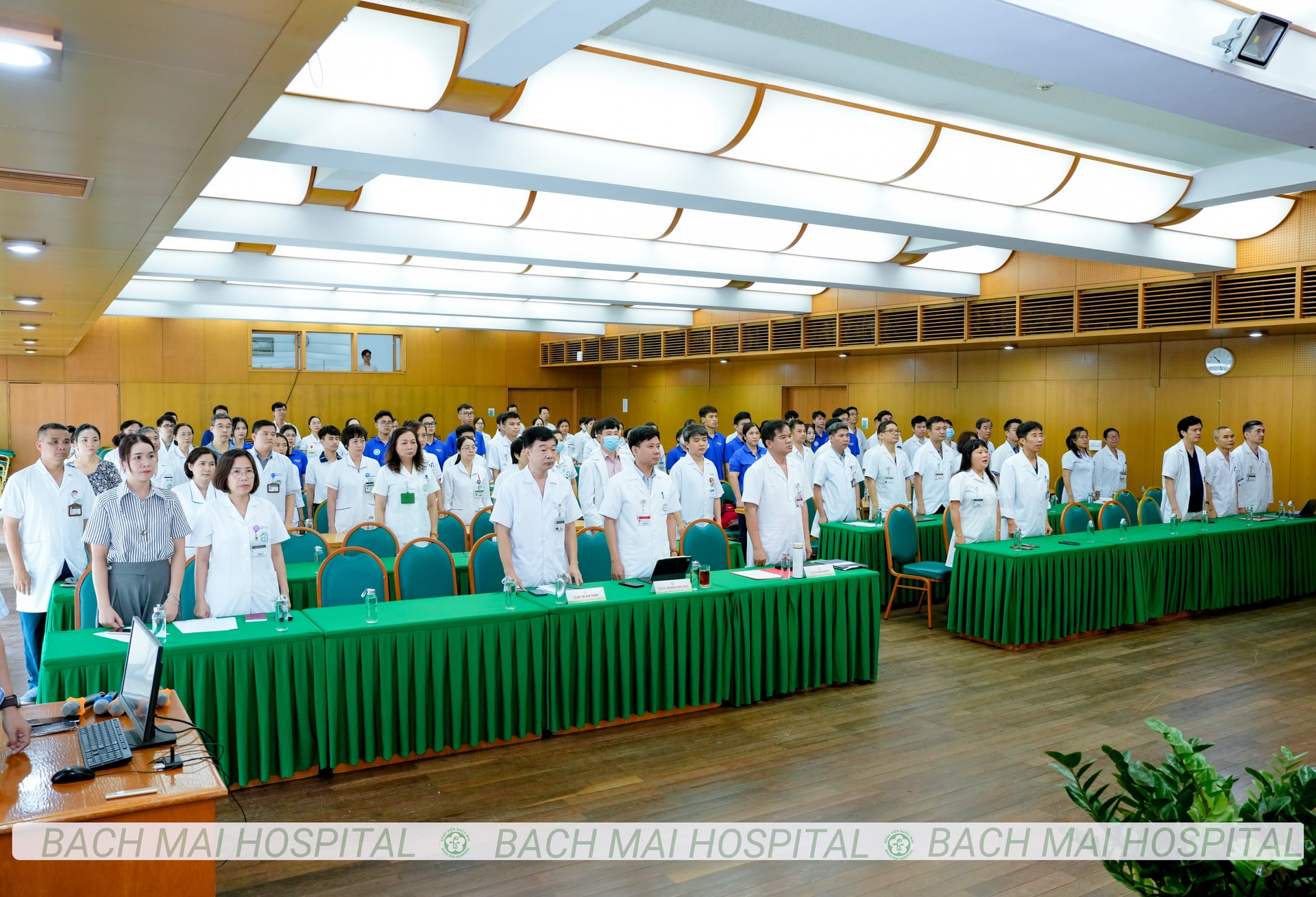 Chiến sĩ áo trắng Bạch Mai lên đường hỗ trợ đồng bào, đồng nghiệp vùng bão lũ- Ảnh 1. Chiến sĩ áo trắng Bạch Mai lên đường hỗ trợ đồng bào, đồng nghiệp vùng bão lũ- Ảnh 1.