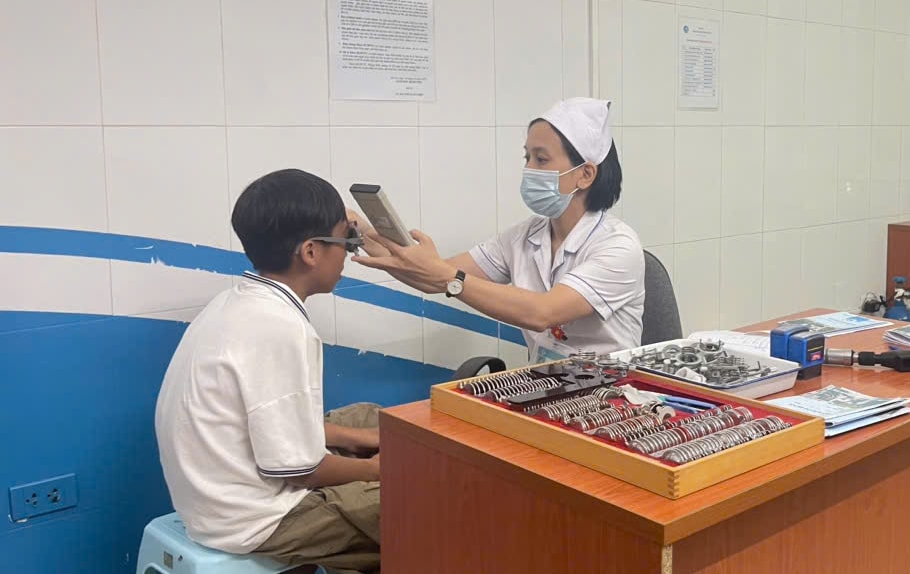 Việt Nam có khoảng 2 triệu người mù, thị lực kém, 1/3 số này không có khả năng điều trị- Ảnh 3. Việt Nam có khoảng 2 triệu người mù, thị lực kém, 1/3 số này không có khả năng điều trị- Ảnh 3.