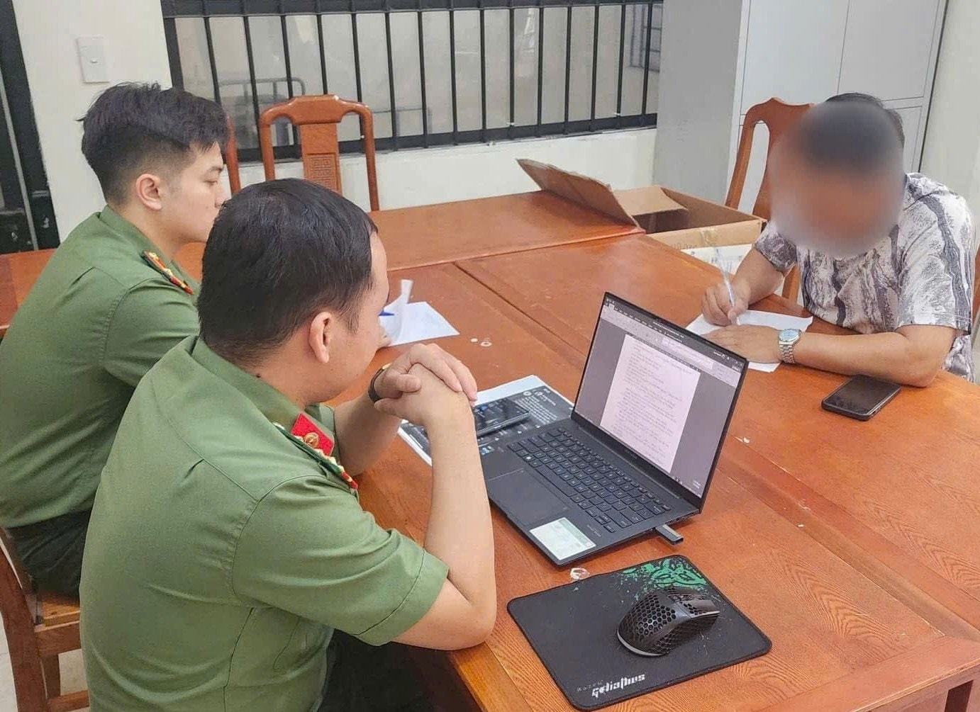 Đăng tin sai sự thật về vụ bắt cóc trẻ em, người đàn ông bị triệu tập- Ảnh 2. Đăng tin sai sự thật về vụ bắt cóc trẻ em, người đàn ông bị triệu tập- Ảnh 2.