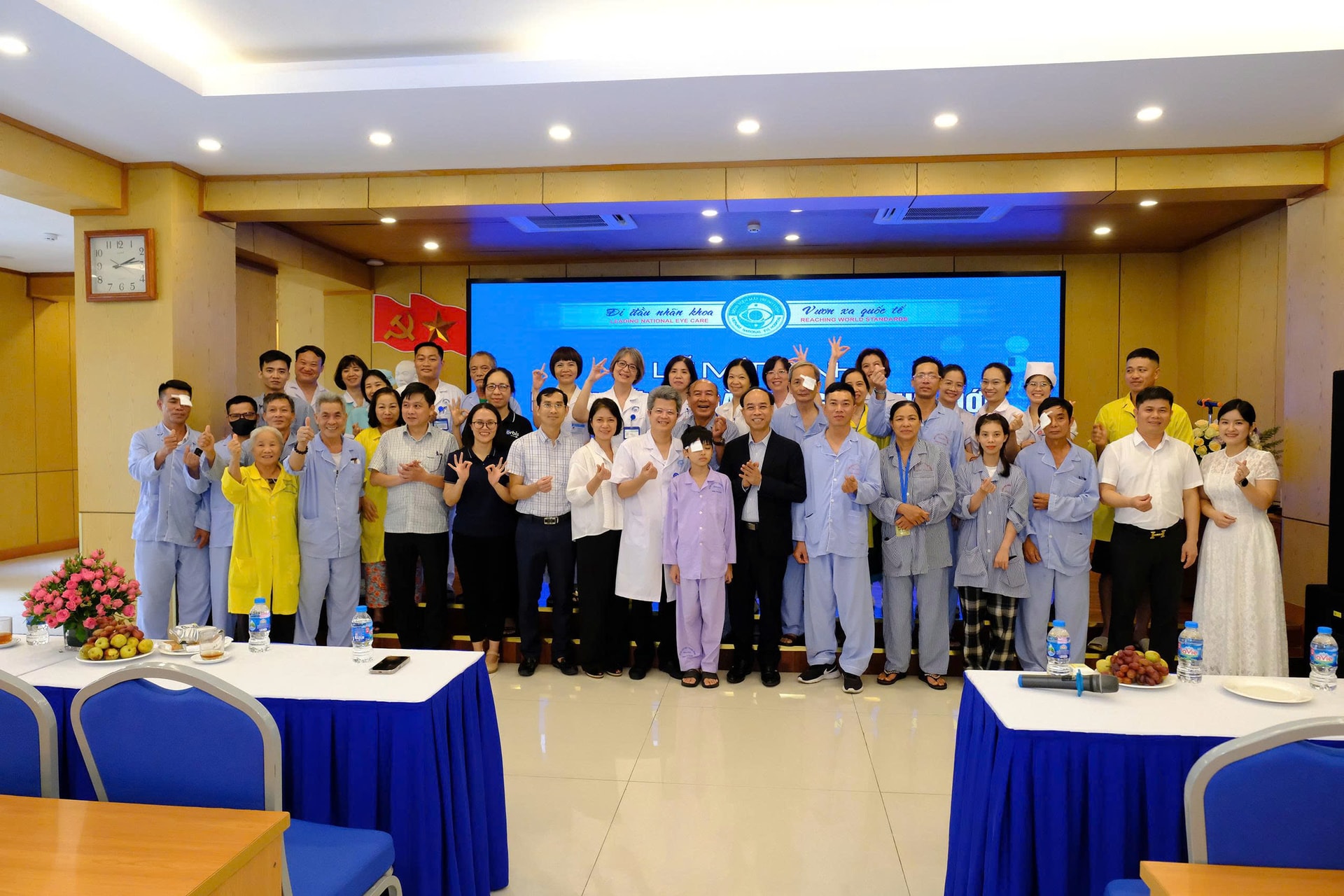 Việt Nam có khoảng 2 triệu người mù, thị lực kém, 1/3 số này không có khả năng điều trị- Ảnh 4. Việt Nam có khoảng 2 triệu người mù, thị lực kém, 1/3 số này không có khả năng điều trị- Ảnh 4.