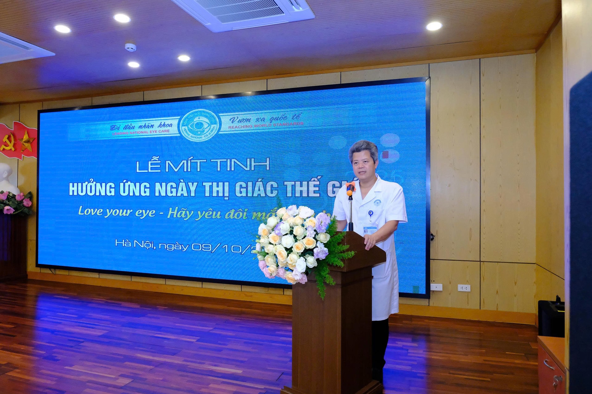 Việt Nam có khoảng 2 triệu người mù, thị lực kém, 1/3 số này không có khả năng điều trị- Ảnh 1. Việt Nam có khoảng 2 triệu người mù, thị lực kém, 1/3 số này không có khả năng điều trị- Ảnh 1.