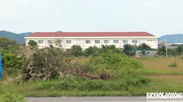 Trường hơn 14 tỷ xây xong rồi… bỏ hoang- Ảnh 2. Trường hơn 14 tỷ xây xong rồi… bỏ hoang- Ảnh 2.