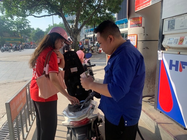 Giá xăng dầu đồng loạt giảm, RON95 dưới mốc 20.000 đồng/lít- Ảnh 2. giá xăng