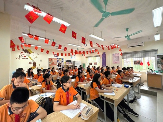 Hà Nội miễn 100% học phí, phụ huynh không phải nộp đơn, giấy tờ- Ảnh 1. Hà Nội miễn 100% học phí, phụ huynh không phải nộp đơn, giấy tờ- Ảnh 1.