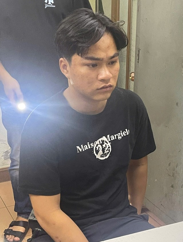 Tóm gọn đối tượng cướp giật tài sản giữa ban ngày- Ảnh 1. Tóm gọn đối tượng cướp giật tài sản giữa ban ngày- Ảnh 1.