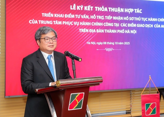 Agribank và Trung tâm Phục vụ Hành chính công TP Hà Nội hợp tác triển khai mô hình hỗ trợ người dân thực hiện dịch vụ công tại điểm giao dịch của ngân hàng- Ảnh 2.