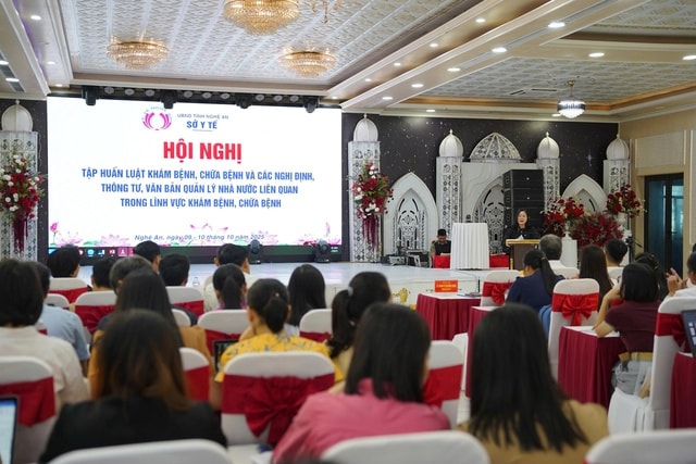 Ngành Y tế Nghệ An tập huấn Luật Khám chữa bệnh mới: Đặt người bệnh làm trung tâm- Ảnh 1. Ngành Y tế Nghệ An tập huấn Luật Khám chữa bệnh mới: Đặt người bệnh làm trung tâm- Ảnh 1.