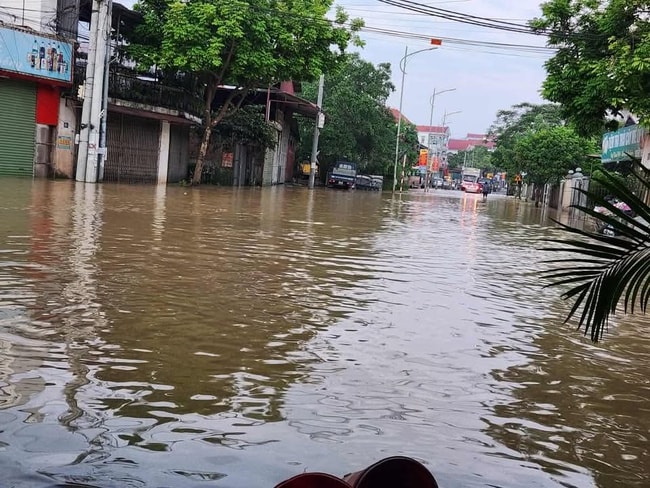 Cập nhật các tuyến đường bị ngập ở Hà Nội hôm nay 9/10 - Ảnh 3. Cập nhật các tuyến đường bị ngập ở Hà Nội hôm nay 9/10 - Ảnh 3.