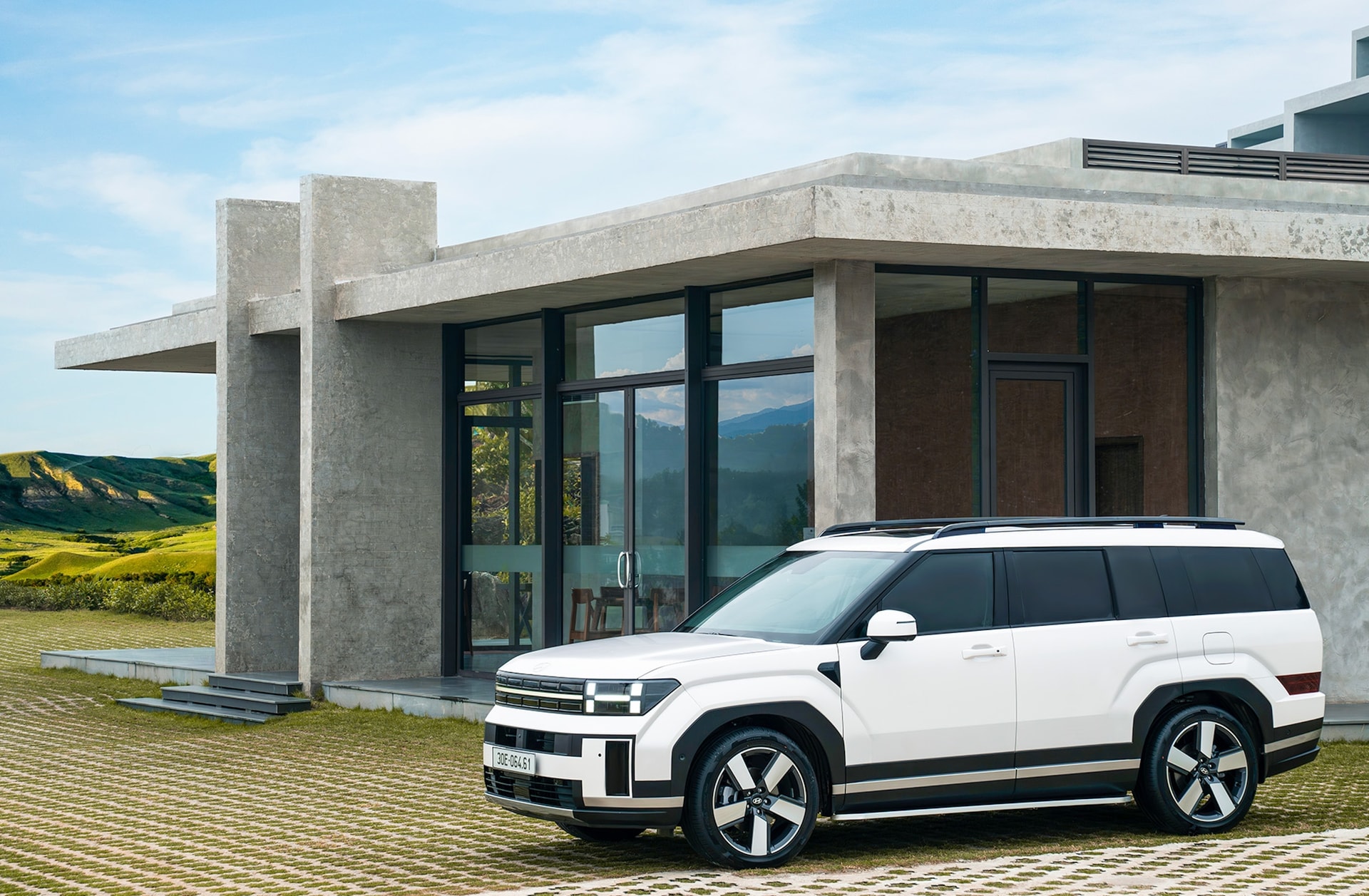 Hyundai Santa Fe hưởng mức bảo hành lên tới 8 năm trong tháng 10. (Ảnh: HTV)