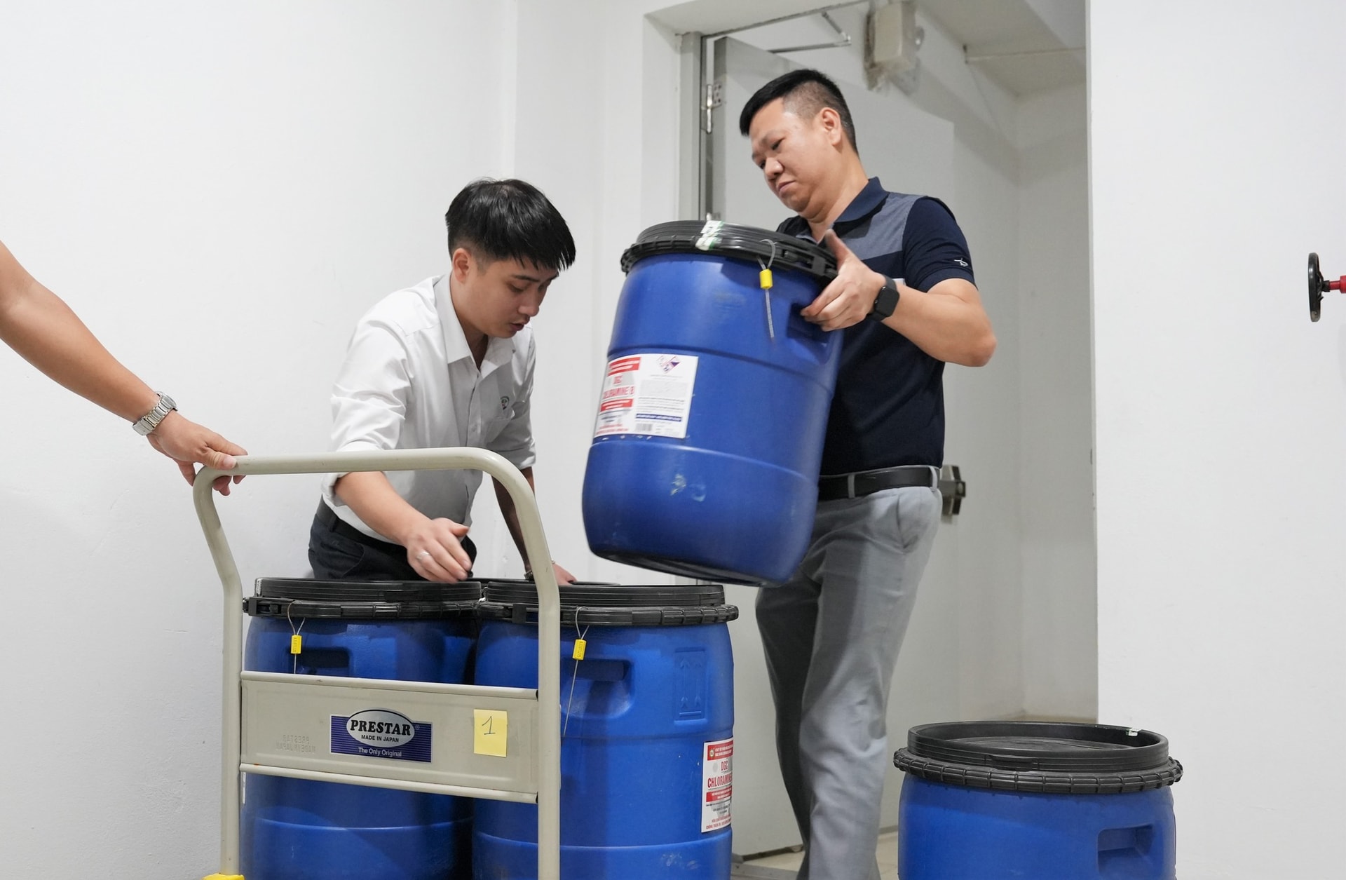 Ngành y tế Quảng Ninh hỗ trợ tỉnh Thái Nguyên 1 tấn Cloramin B phòng chống dịch sau lũ lụt- Ảnh 2. Ngành y tế Quảng Ninh hỗ trợ tỉnh Thái Nguyên 1 tấn Cloramin B phòng chống dịch sau lũ lụt- Ảnh 2.