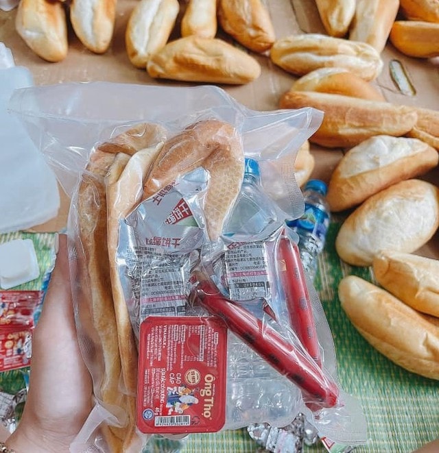 Thực phẩm nào phù hợp để gửi cứu trợ vùng lũ?- Ảnh 2. Thực phẩm nào phù hợp để gửi cứu trợ vùng lũ?- Ảnh 2.