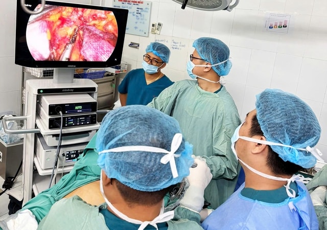 Việt kiều Mỹ 73 tuổi lựa chọn về Việt Nam phẫu thuật khối u đại tràng ác tính- Ảnh 1. Việt kiều Mỹ 73 tuổi lựa chọn về Việt Nam phẫu thuật khối u đại tràng ác tính- Ảnh 1.