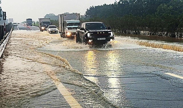 Phương án phân luồng tạm thời cao tốc Hà Nội - Thái Nguyên để tránh ngập- Ảnh 2. Phương án phân luồng tạm thời cao tốc Hà Nội - Thái Nguyên để tránh ngập- Ảnh 2.