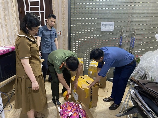 Sở Y tế Thanh Hóa ‘mạnh tay’ xử phạt nặng cơ sở hành nghề y, dược tư nhân quảng cáo trái phép - Ảnh 5. Sở Y tế Thanh Hóa ‘mạnh tay’ xử phạt nặng cơ sở hành nghề y, dược tư nhân quảng cáo trái phép - Ảnh 5.