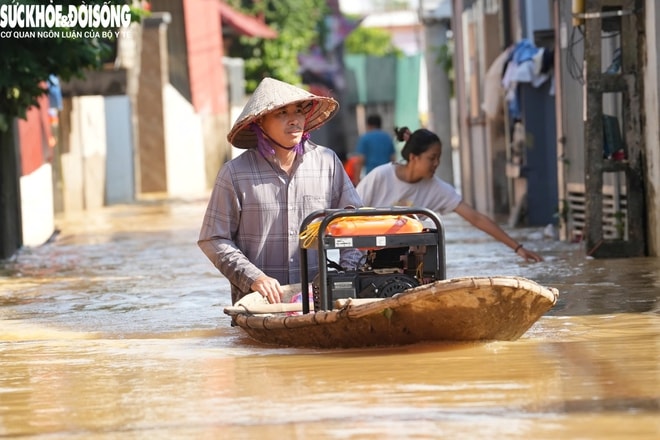 Cận cảnh hàng trăm hộ dân xã ven Hà Nội bị ngập sâu- Ảnh 9. Cận cảnh hàng trăm hộ dân xã ven Hà Nội bị ngập sâu- Ảnh 9.