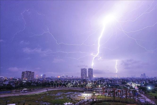 Sét đánh xuống Hà Nội là do dông mạnh- Ảnh 1. Sét đánh xuống Hà Nội là do dông mạnh- Ảnh 1.