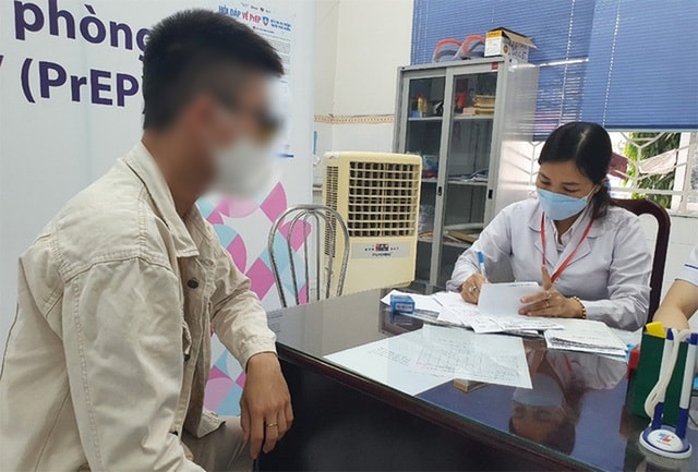 35 năm Việt Nam ứng phó với HIV/AIDS: Vượt thách thức hoàn thành mục tiêu chấm dứt dịch bệnh AIDS vào năm 2030- Ảnh 2. 35 năm Việt Nam ứng phó với HIV/AIDS: Vượt thách thức hoàn thành mục tiêu chấm dứt dịch bệnh AIDS vào năm 2030- Ảnh 2.