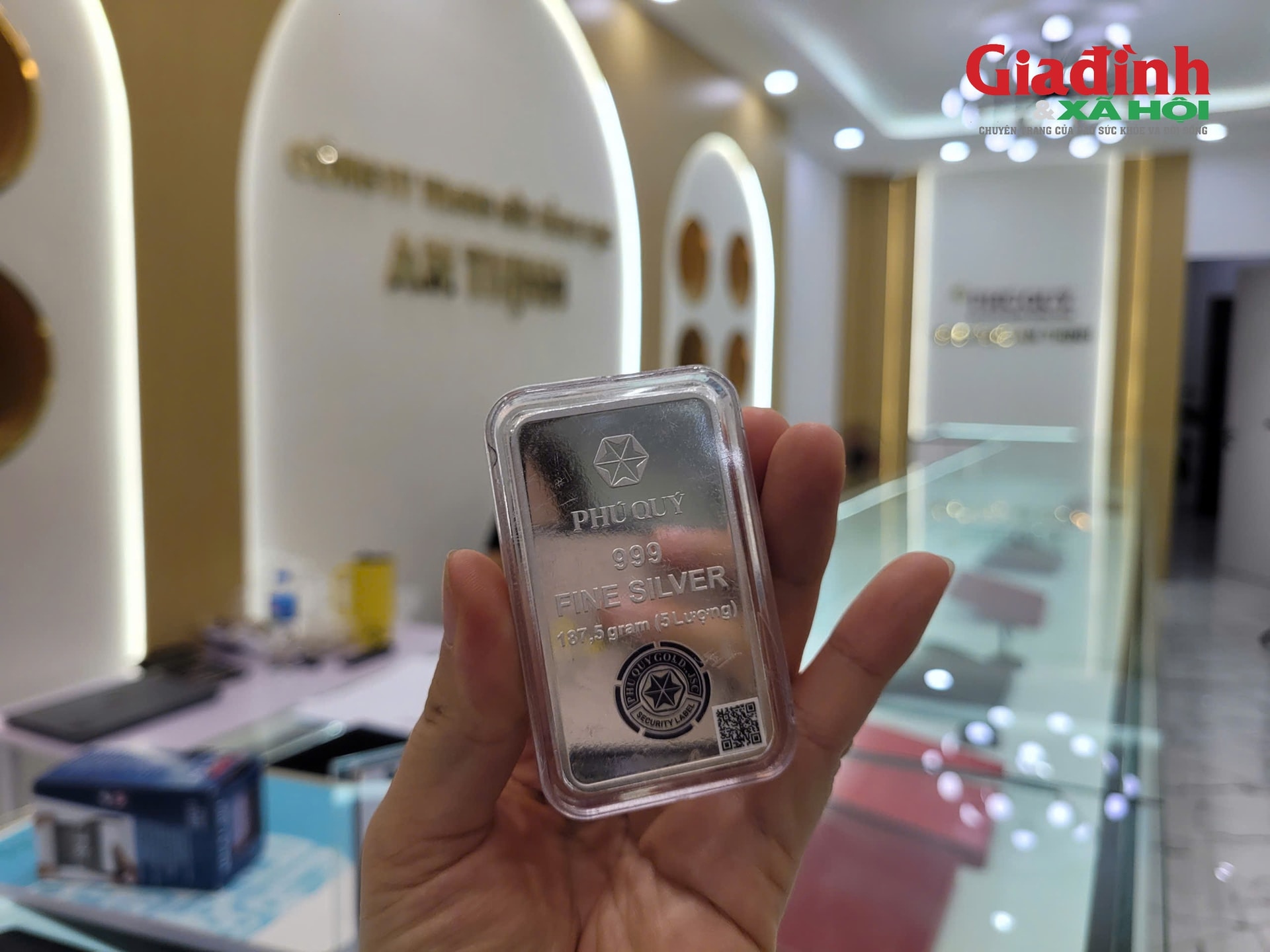 Nhiều thương hiệu bạc đồng loạt ngừng nhận đơn đặt hàng, quầy giao dịch vắng vẻ lạ thường- Ảnh 2. Nhiều thương hiệu bạc đồng loạt ngừng nhận đơn đặt hàng, quầy giao dịch vắng vẻ lạ thường- Ảnh 2.