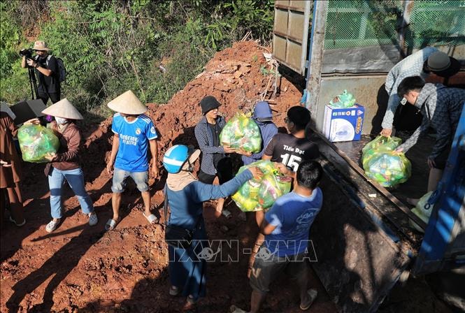 Bắc Ninh: Dồn sức cứu trợ những người dân bị ngập lụt, chia cắt, cô lập trong nước lũ- Ảnh 3. Bắc Ninh: Dồn sức cứu trợ những người dân bị ngập lụt, chia cắt, cô lập trong nước lũ- Ảnh 3.