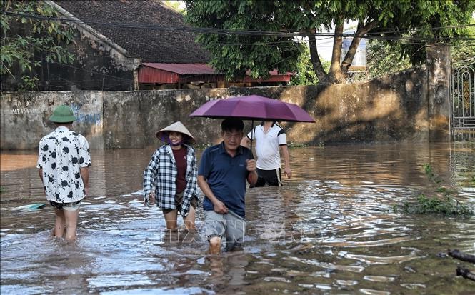 Bắc Ninh: Dồn sức cứu trợ những người dân bị ngập lụt, chia cắt, cô lập trong nước lũ- Ảnh 2. Bắc Ninh: Dồn sức cứu trợ những người dân bị ngập lụt, chia cắt, cô lập trong nước lũ- Ảnh 2.