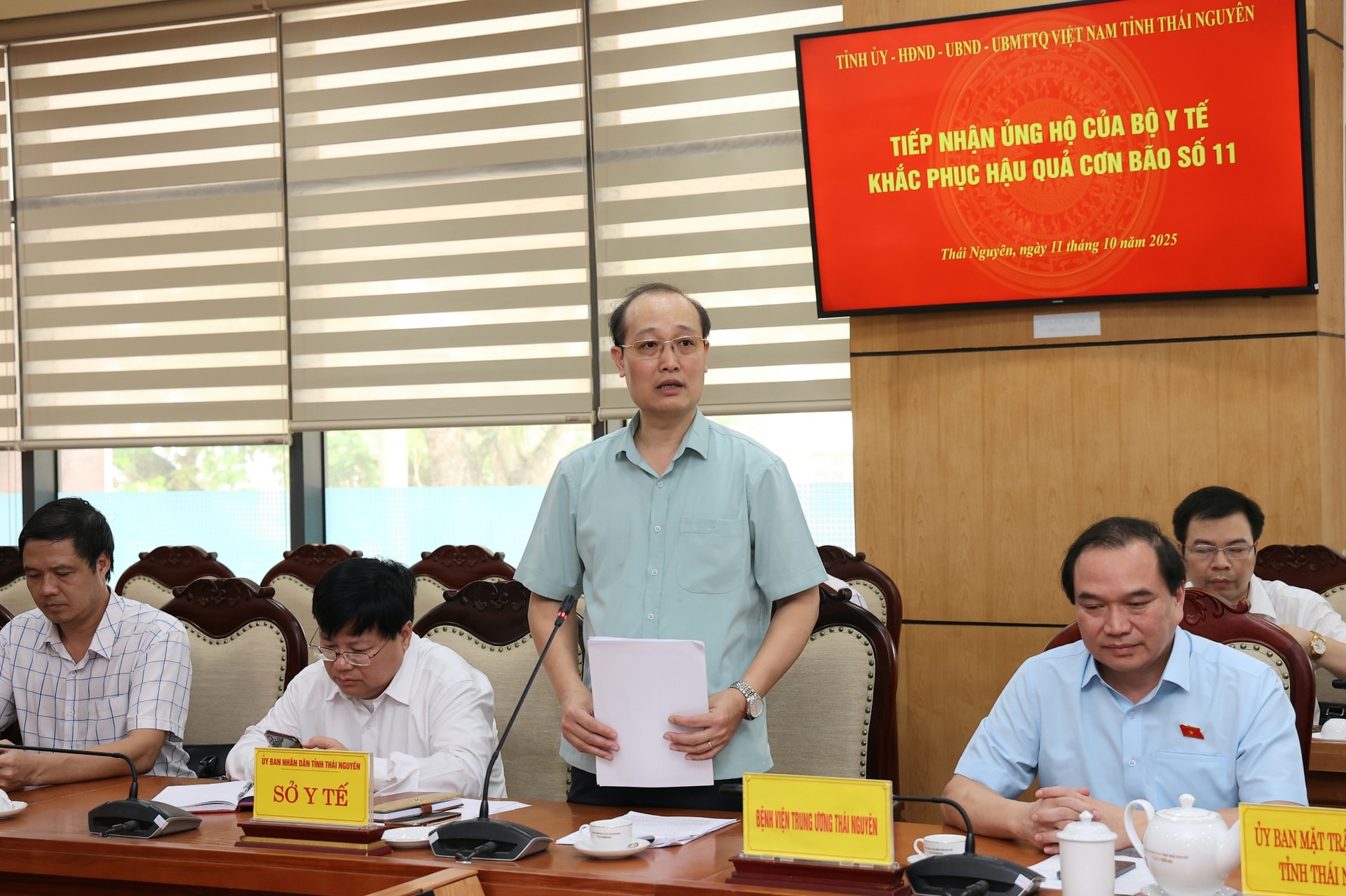 Bộ trưởng Đào Hồng Lan thăm, trao quà hỗ trợ ngành y tế Thái Nguyên khắc phục hậu quả mưa lũ- Ảnh 3. Bộ trưởng Đào Hồng Lan thăm, trao quà hỗ trợ ngành y tế Thái Nguyên khắc phục hậu quả mưa lũ- Ảnh 3.