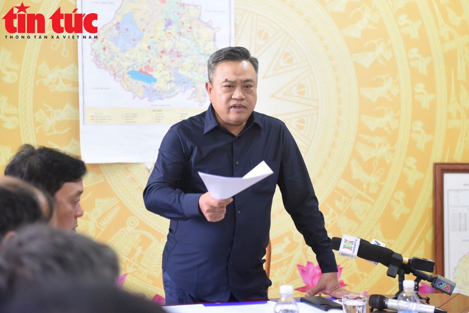 Chủ tịch UBND TP Hà Nội Trần Sỹ Thanh kiểm tra vùng ngập tại xã Trung Giã và Đa Phúc- Ảnh 2. Chủ tịch UBND TP Hà Nội Trần Sỹ Thanh kiểm tra vùng ngập tại xã Trung Giã và Đa Phúc- Ảnh 2.