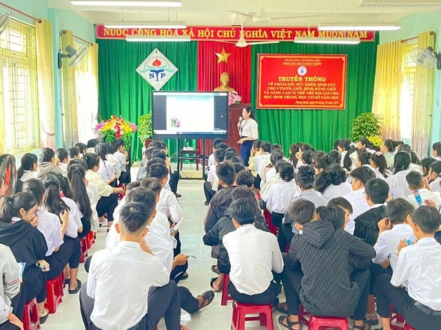 Ngày Quốc tế Trẻ em gái: Huế đẩy mạnh truyền thông sức khỏe sinh sản vị thành niên- Ảnh 3. Ngày Quốc tế Trẻ em gái: Huế đẩy mạnh truyền thông sức khỏe sinh sản vị thành niên- Ảnh 3.