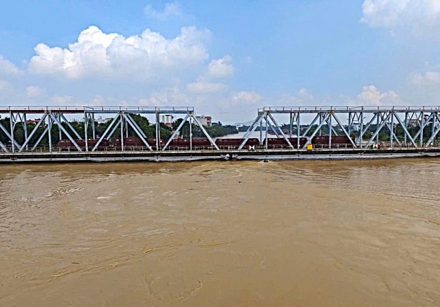 Nước lũ cuốn trôi nền đường sắt Hà Nội - Thái Nguyên, đơn vị quản lý lên tiếng- Ảnh 3. Nước lũ cuốn trôi nền đường sắt Hà Nội - Thái Nguyên, đơn vị quản lý lên tiếng- Ảnh 3.