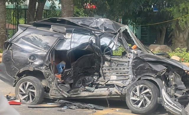 Vụ tai nạn nghiêm trọng giữa hai ô tô ở Quảng Trị: Thêm một người tử vong- Ảnh 1. Vụ tai nạn nghiêm trọng giữa hai ô tô ở Quảng Trị: Thêm một người tử vong- Ảnh 1.