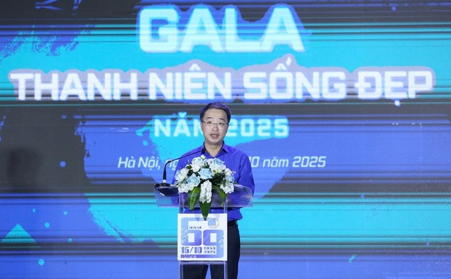 Trưởng bản cứu 90 người thoát lũ dữ, Hòa Minzy là ‘Thanh niên sống đẹp’ năm 2025- Ảnh 6. Trưởng bản cứu 90 người thoát lũ dữ, Hòa Minzy là ‘Thanh niên sống đẹp’ năm 2025- Ảnh 6.