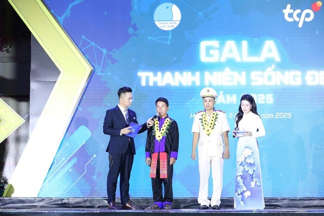Trưởng bản cứu 90 người thoát lũ dữ, Hòa Minzy là ‘Thanh niên sống đẹp’ năm 2025- Ảnh 3. Trưởng bản cứu 90 người thoát lũ dữ, Hòa Minzy là ‘Thanh niên sống đẹp’ năm 2025- Ảnh 3.
