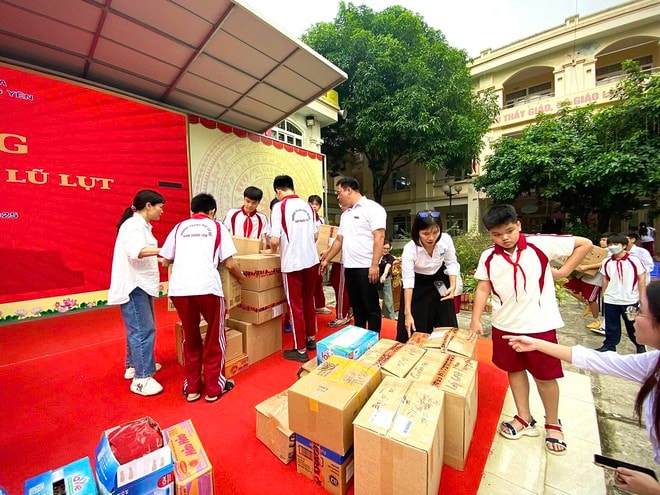 Trường học Hà Nội chung tay hướng về đồng bào vùng lũ- Ảnh 3. Trường học Hà Nội chung tay hướng về đồng bào vùng lũ- Ảnh 3.