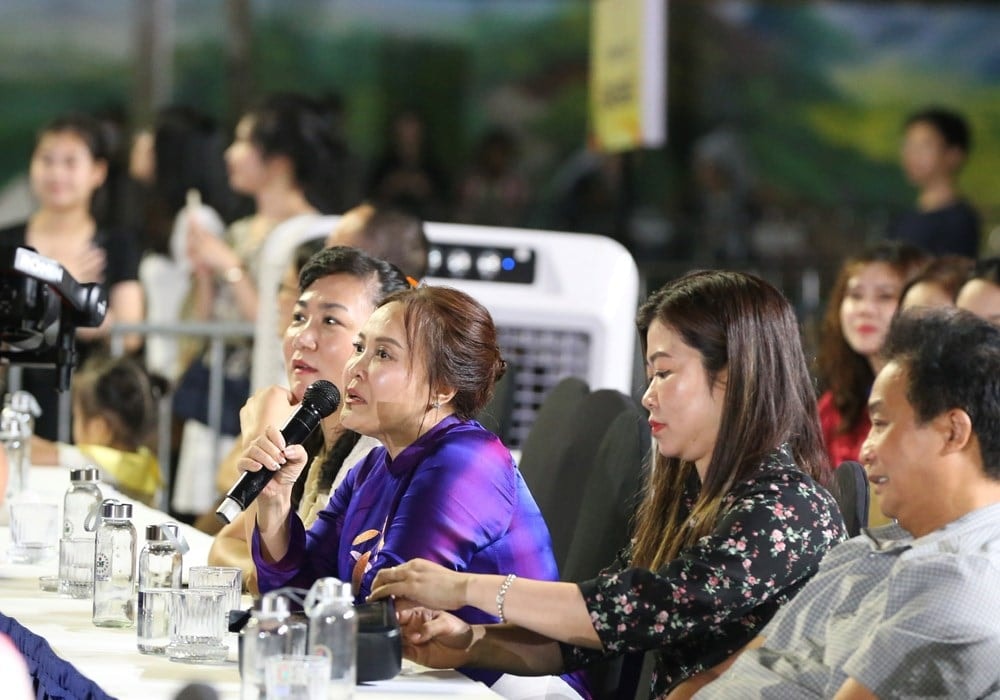 2 tỉ 500 triệu đồng gửi đến đồng bào chịu thiệt hại bởi lũ lụt- Ảnh 26.