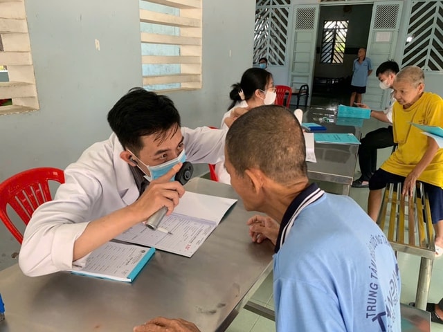 Bệnh viện Lê Văn Thịnh tặng xe điện, hỗ trợ khám bệnh định kỳ tại Trung tâm Điều dưỡng tâm thần Tân Định- Ảnh 2. Bệnh viện Lê Văn Thịnh tặng xe điện, hỗ trợ khám bệnh định kỳ tại Trung tâm Điều dưỡng tâm thần Tân Định- Ảnh 2.