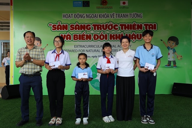 Xây dựng cộng đồng an toàn, thích ứng với thiên tai- Ảnh 4. Xây dựng cộng đồng an toàn, thích ứng với thiên tai- Ảnh 4.