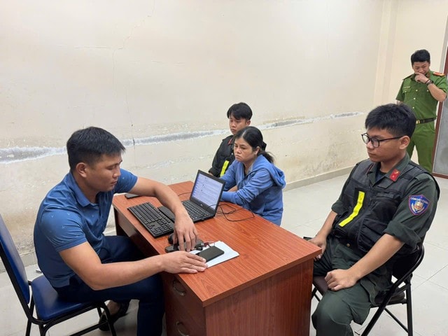 Bắt giữ người phụ nữ lừa đảo gần 300 triệu rồi trốn vào TPHCM- Ảnh 1.