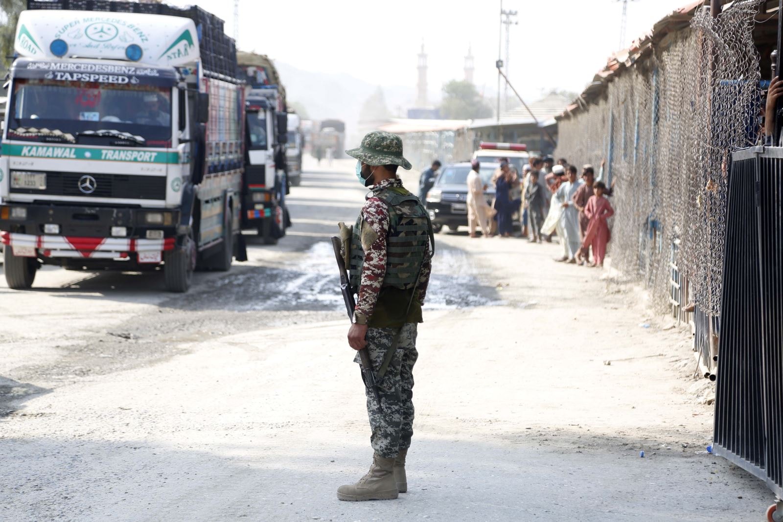 Xung đột biên giới Pakistan – Afghanistan bùng phát dữ dội khiến hàng trăm binh sĩ thiệt mạng- Ảnh 1. Xung đột biên giới Pakistan – Afghanistan bùng phát dữ dội khiến hàng trăm binh sĩ thiệt mạng- Ảnh 1.