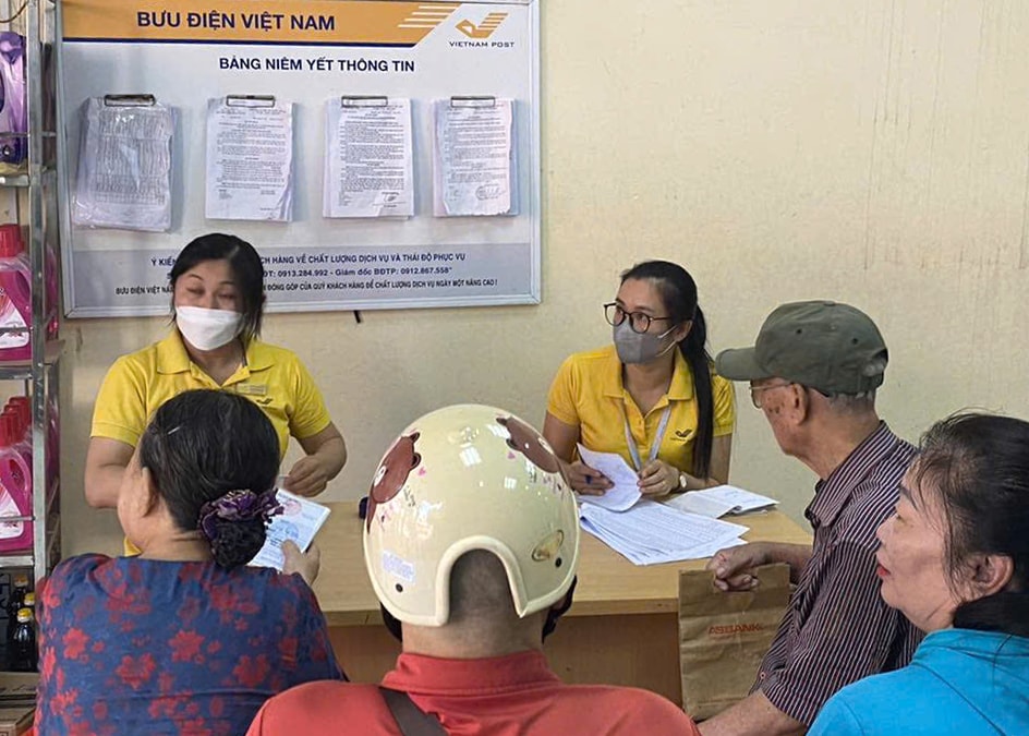 Chi trả lương hưu cho người hưởng bằng tiền mặt tại Thái Nguyên ngay sau lũ- Ảnh 2. Chi trả lương hưu cho người hưởng bằng tiền mặt tại Thái Nguyên ngay sau lũ- Ảnh 2.